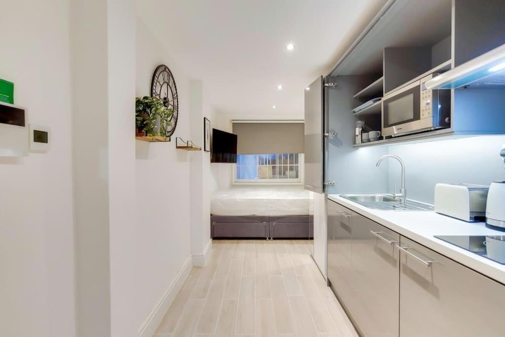 Very Close Baker Street Apartment London